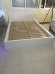 Cama de casal c/ estrado Branca