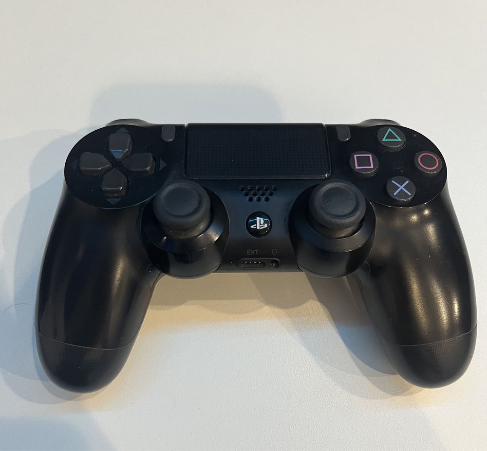 PS4 PRO 1 TB + pad + 6 gier