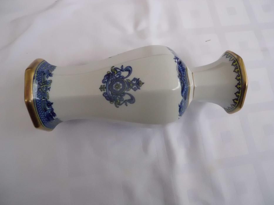 vendo jarra de porcelana bem decorada com 0.23cm alt.