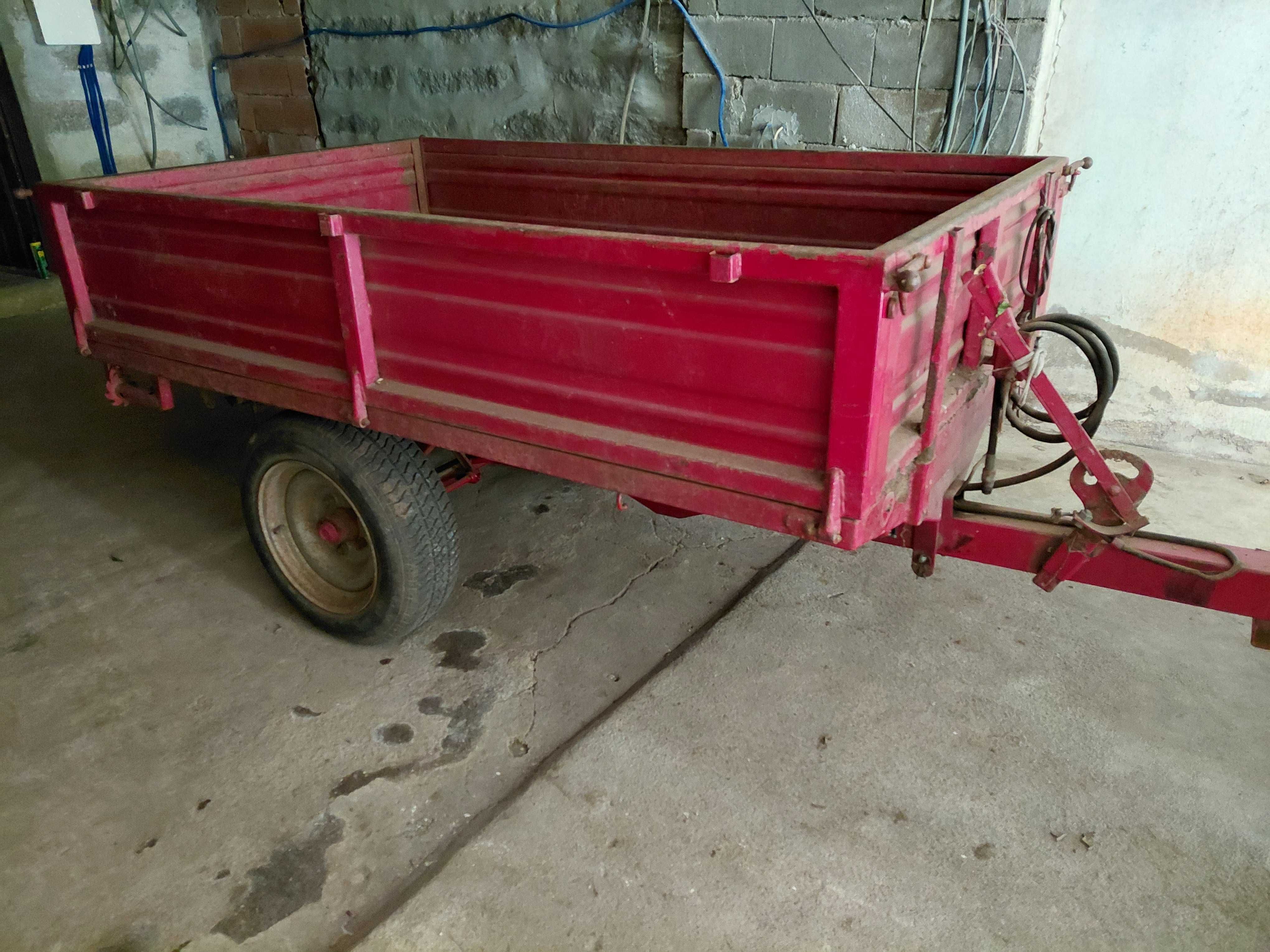 Trator/ Atrelado/ Alfaias