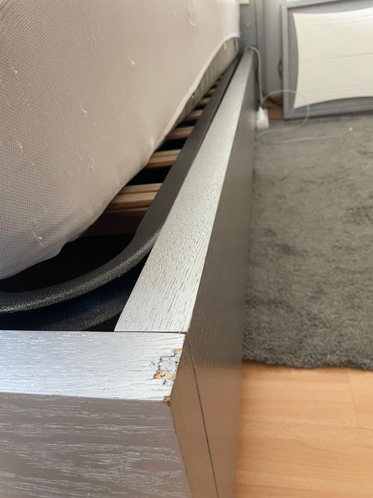 Cama e mesinhas de cabeceiras + Estrado