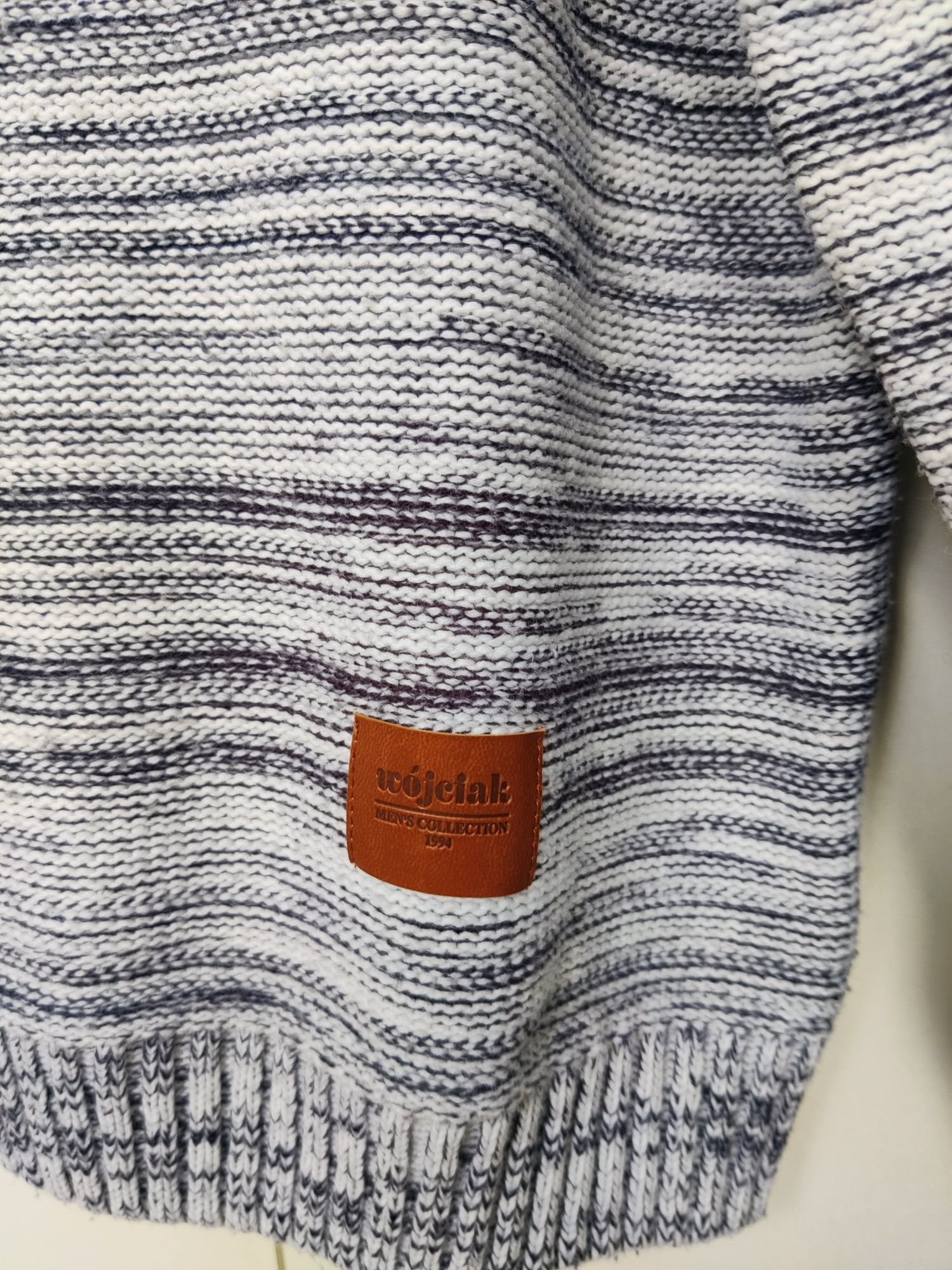 elegancki męski sweter z golfem