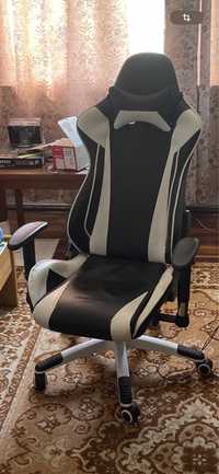 Кресло для геймеров GT Racer X-2534-F Black/White
