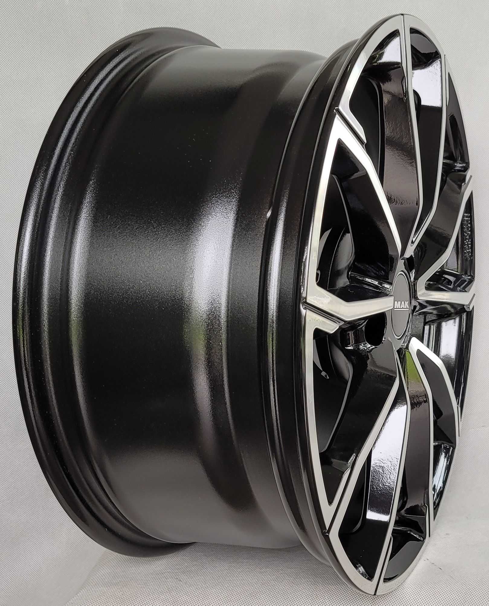 Felgi 18 Audi A4 B7 B8 A6 C6 C7 VW Passat B7 B8 Superb 3  5x112 MAK