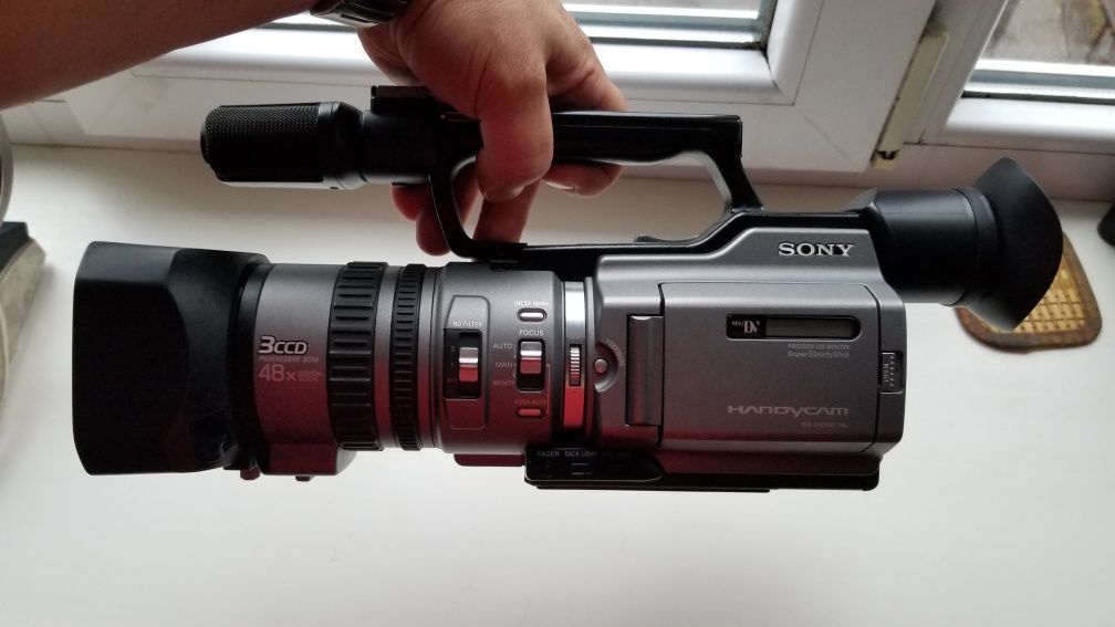 видеокамера Sony DCR-VX2100