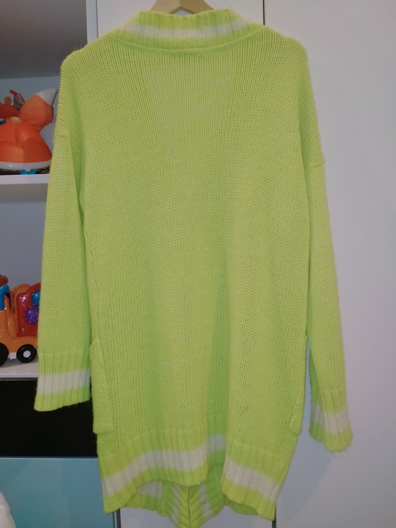 Sweter damski limonkowy