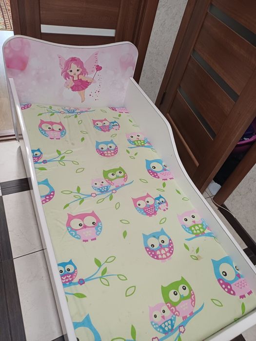 Ліжко для дівчинки