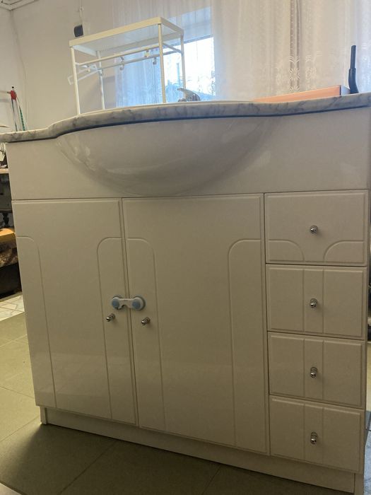 Szafka łazienkowa używana