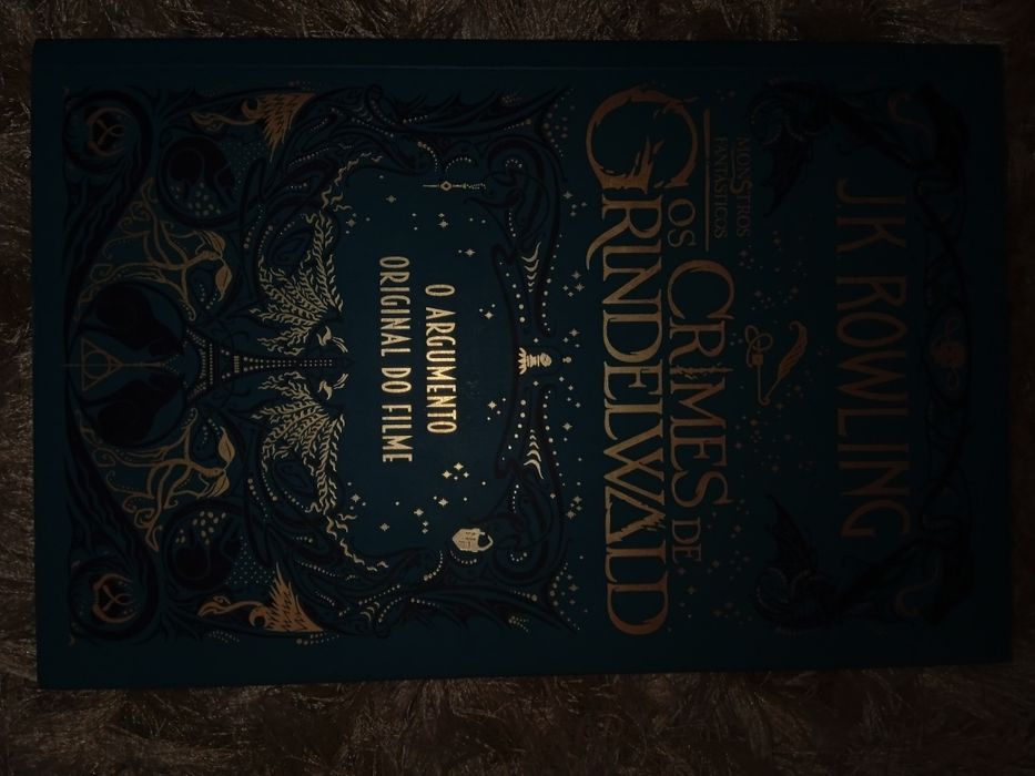 Livro "Os crimes de Grindelwald"