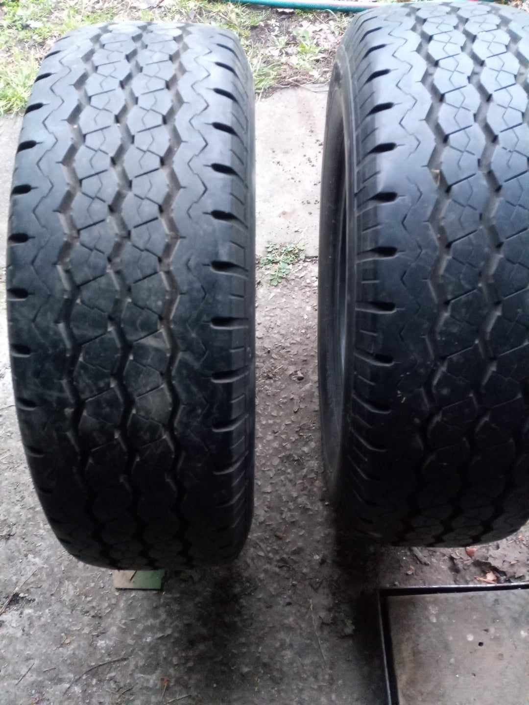 Opony 2 szt BRIDGESTONE 225/70/R15C