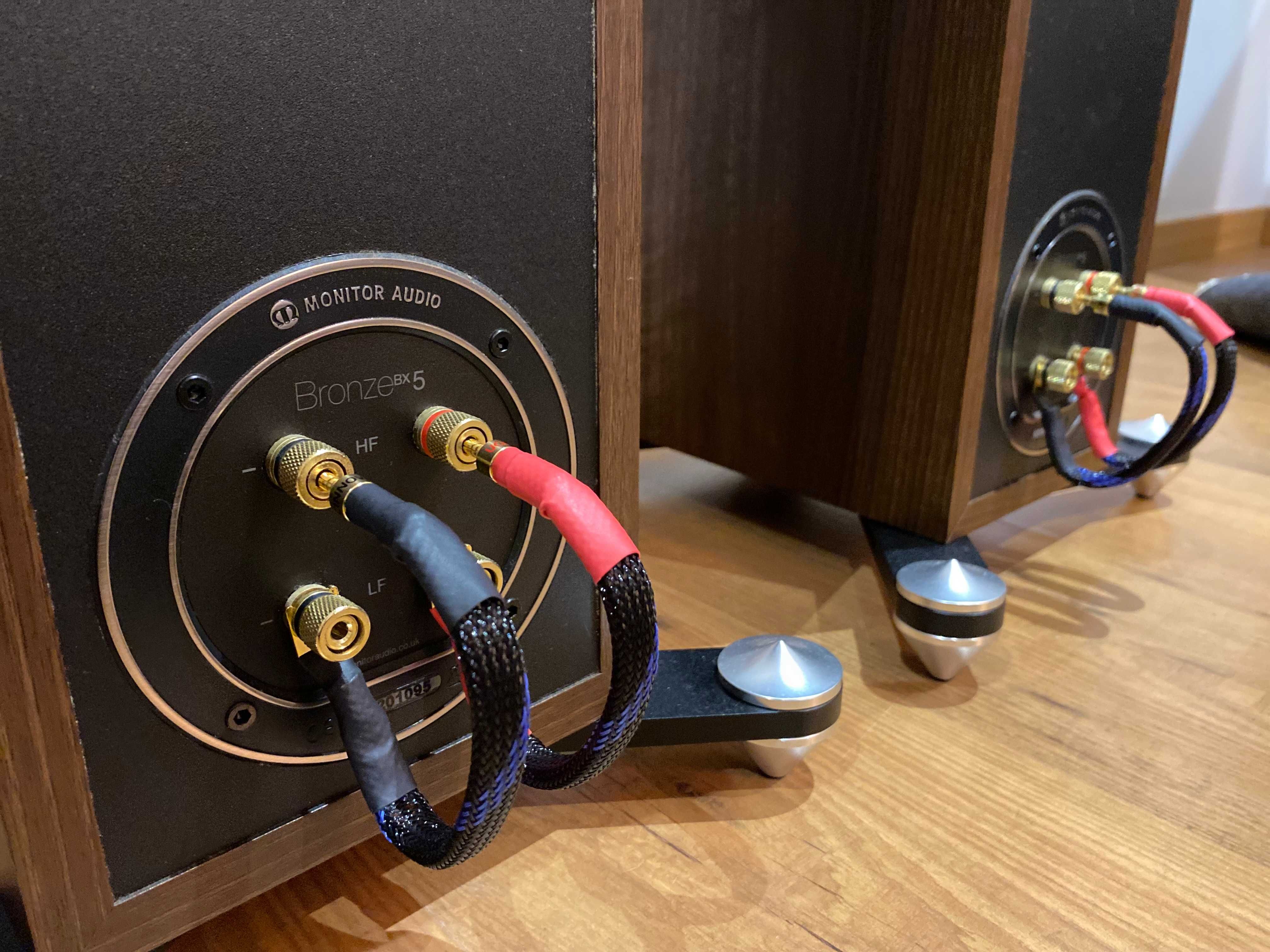 Colunas Monitor Audio Bronze Bx5 + Pés acústicos + Cabos bi-wire