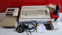 Commodore 64, stacja 1541, magnetofon, joystick, zasilacz, kable, soft