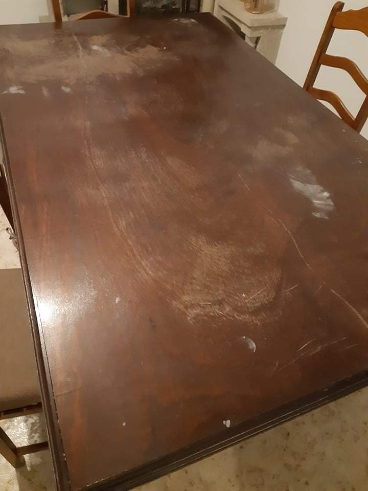 Mesa com 6 cadeiras