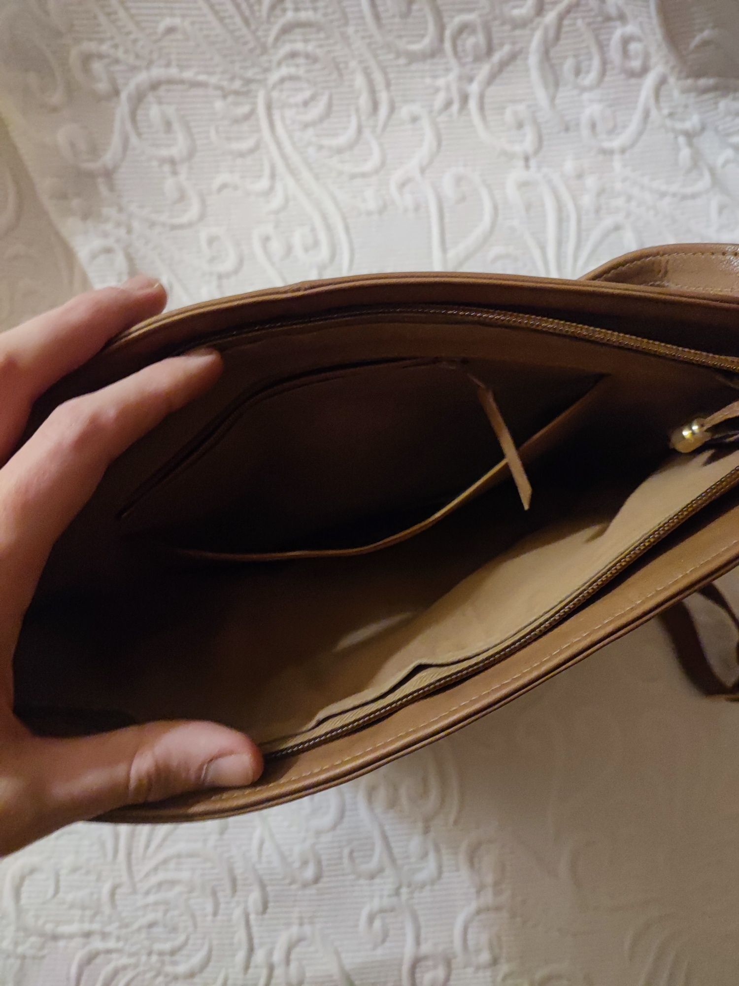 Pequena bolsa bege de senhora