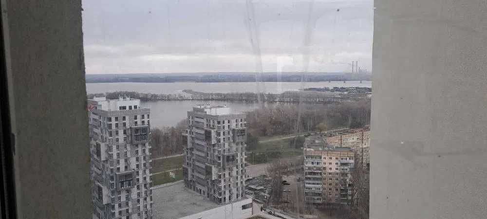 Продаётся 2-х комнатная квартира, с видом на реку Днепр, пр. Героев, 1