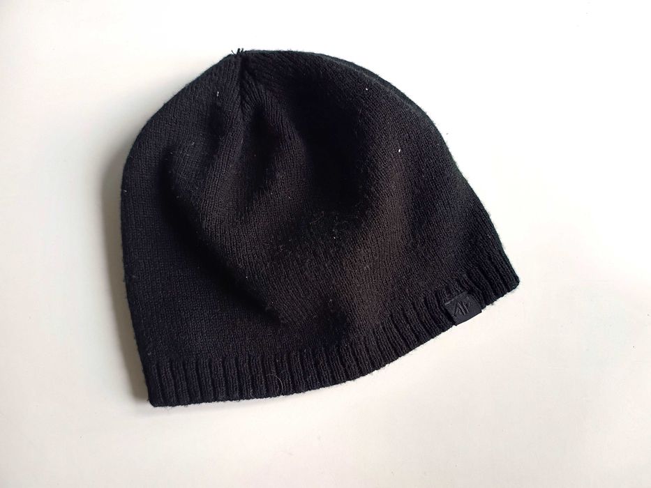 czarna czapka damska meska uniseks 4f ciepla 23cm 46cm obwod jesienna