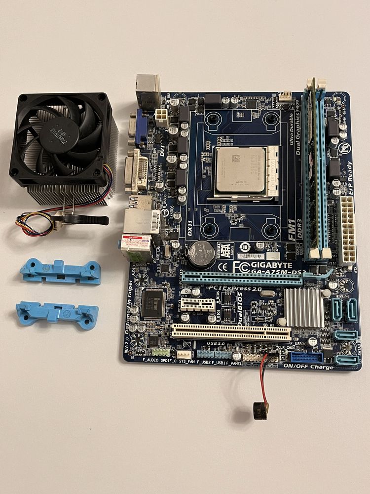Мат плата GIGABYTE GA-A75M-DS2 + процесор AMD A8-3800 Series ОЗУ 4gb