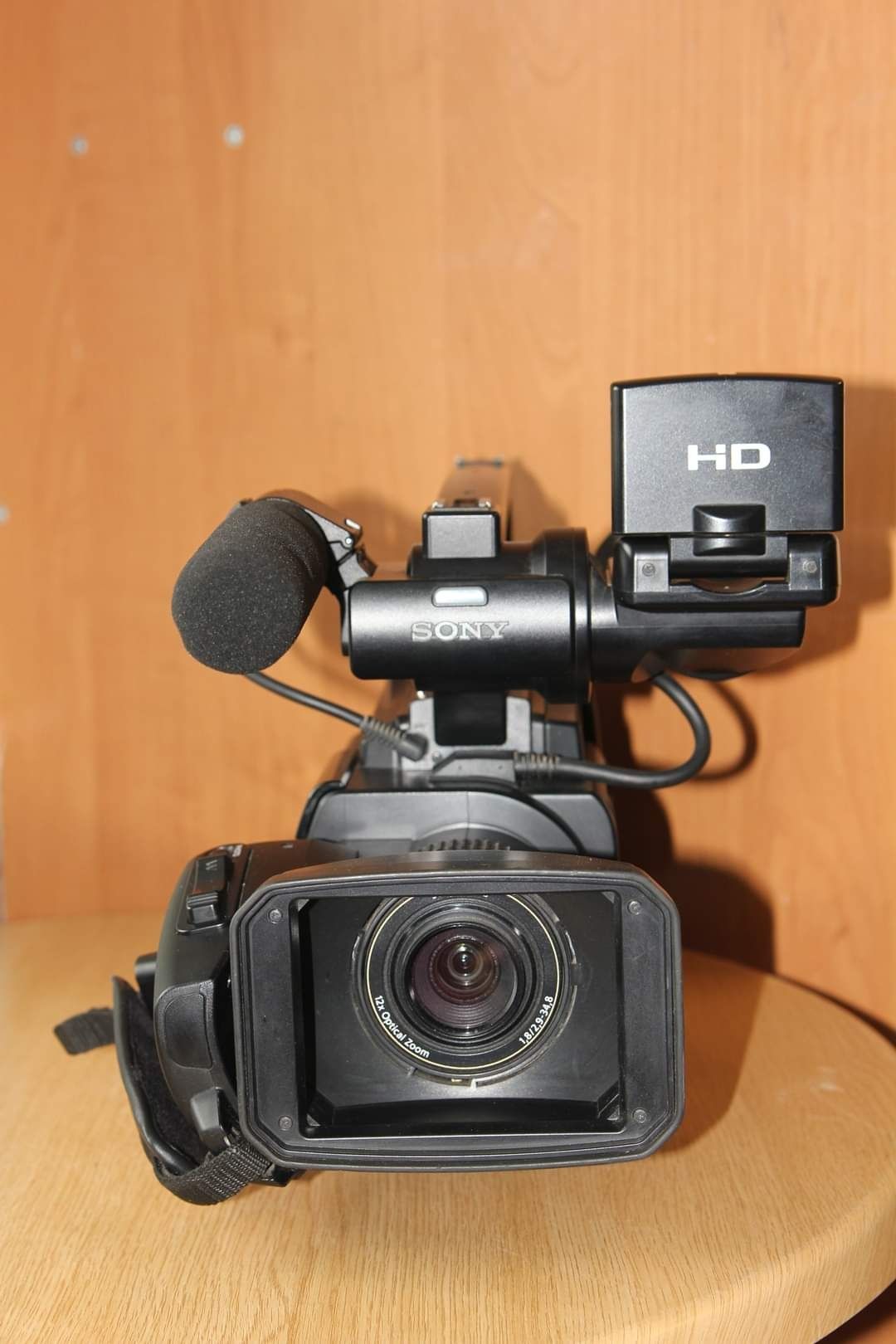 Професійна відеокамера SONY HXR mc1500