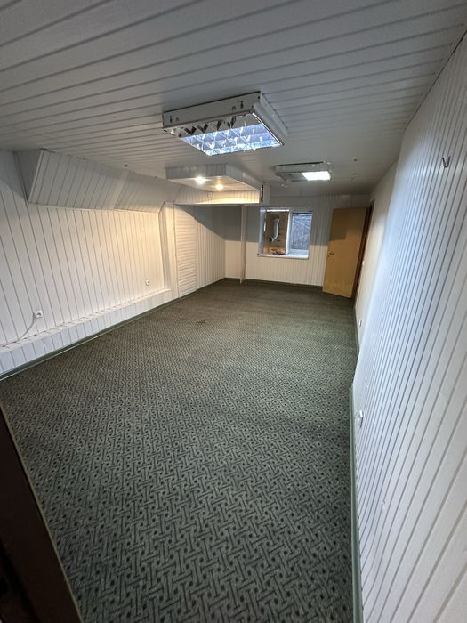Оренда офісу 220 м² — 7 кабінетів, цоколь, вул. Незалежної України, 51