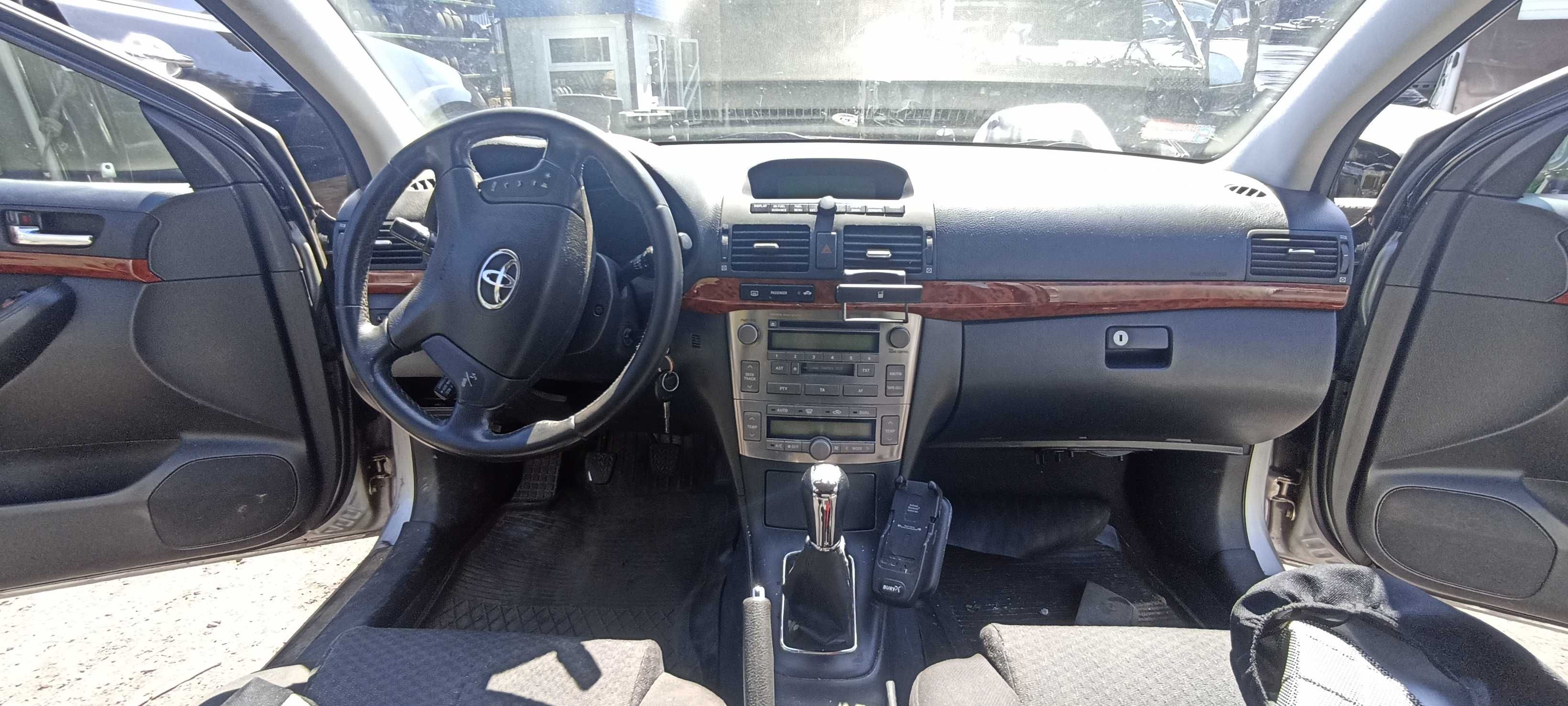 Toyota avensis 03-06 T25 2.0 D-4D lak 1C0 samochód na części  1CDFTY