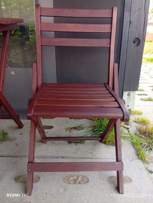 Sprzedam meble ogrodowe , stół i dwa krzesła drewniane składane