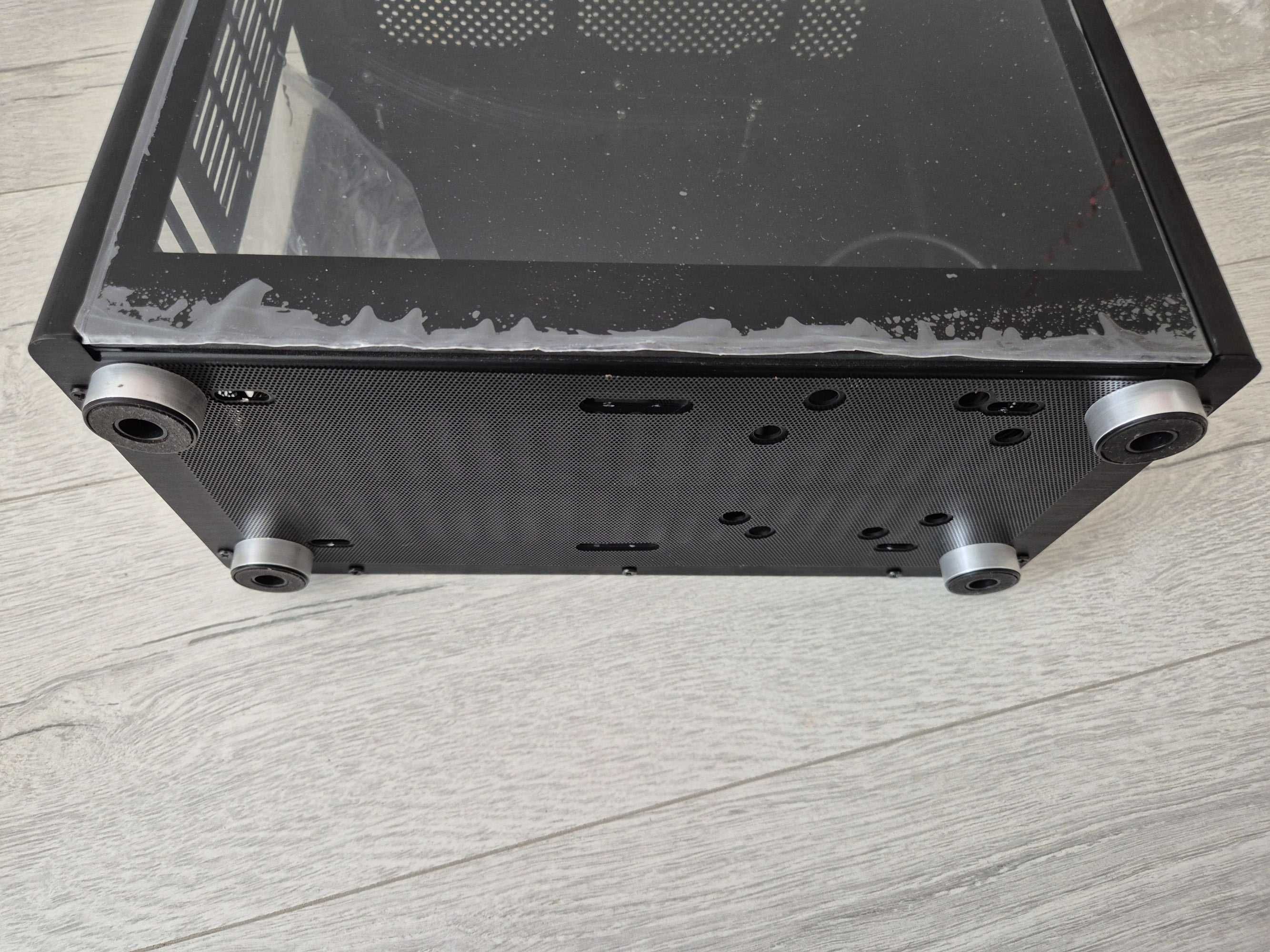 компактний якісний mATX корпус Jonsbo V9 (Алюміній, сталь, скло)