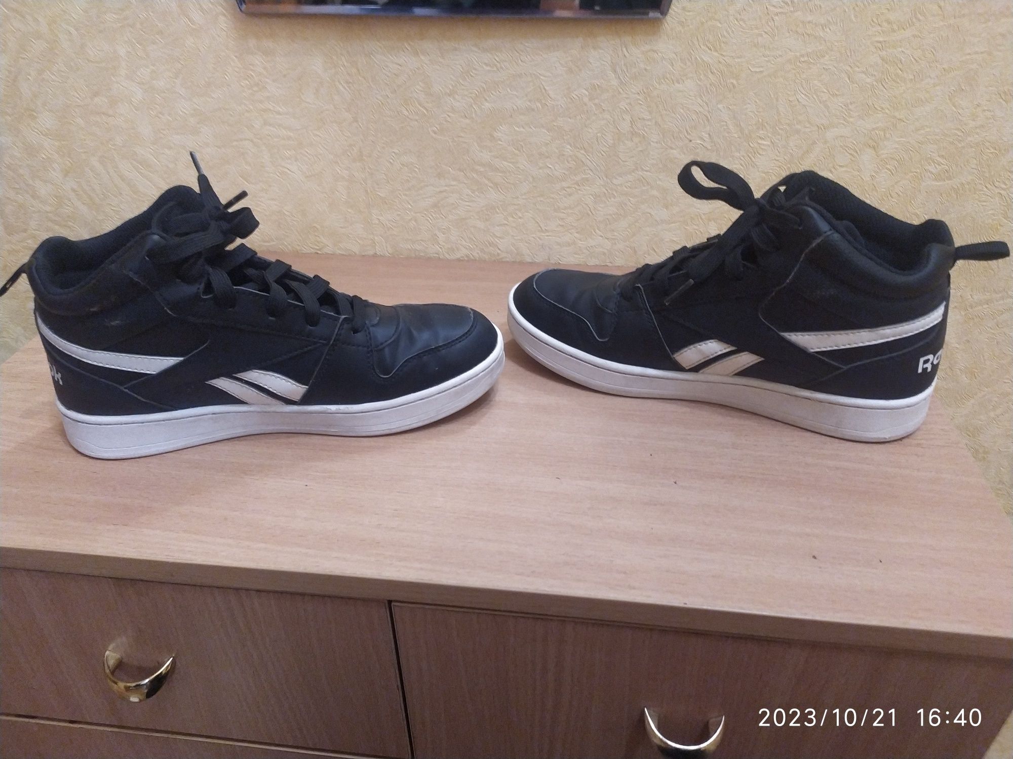 Продам оригінальні ботинки Reebok, 37 розмір