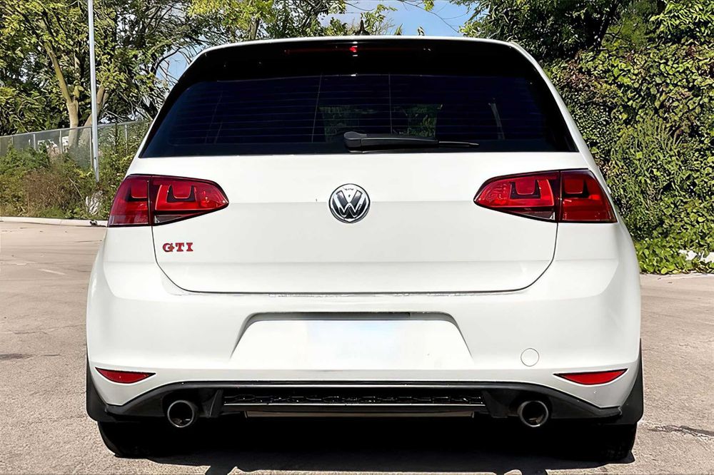 Volkswagen Golf      2017