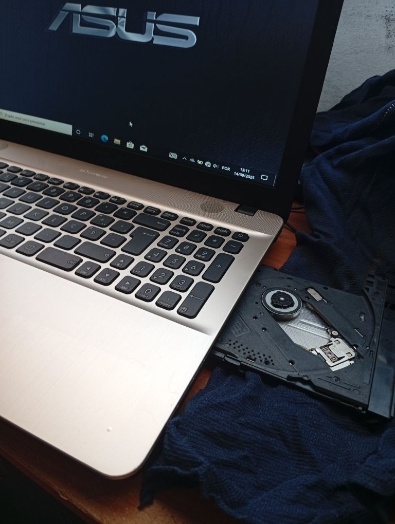 Portátil Asus i5 12GB RAM Windows 10 Pro
