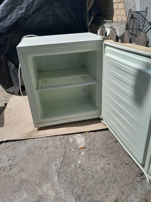 Продам  б.в. мініхолодильник/мініморозилку компресорні,для готелю,бару