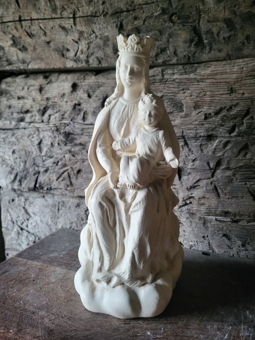 Maryja Królowa Matka Boża z dzieciątkiem Jezus