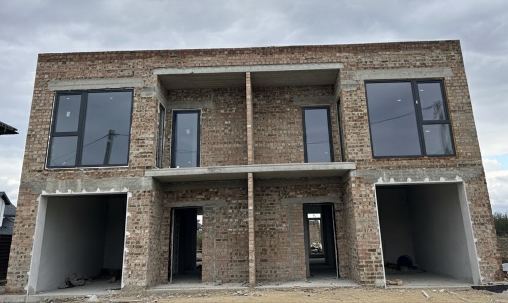 Сучасний ДУПЛЕКС : гараж + приватна ділянка