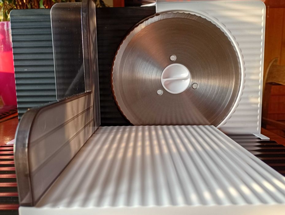 Нова ломтерізка (слайсер) Unold 78860 | 17 см нержавійка | 100 Вт