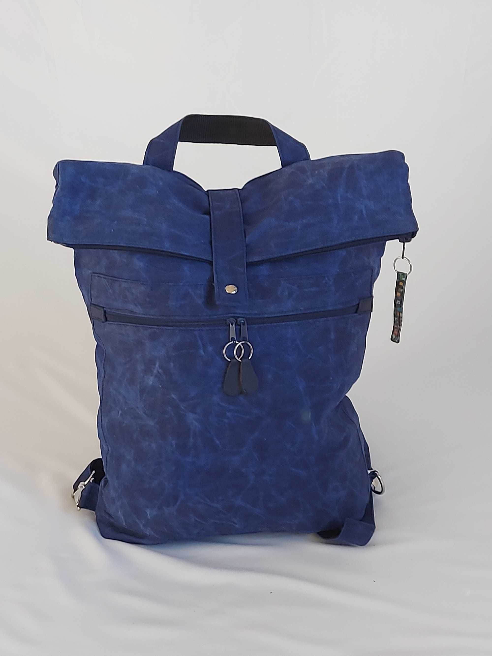 Plecak z płótna woskowanego (bagpack made of waxed material)