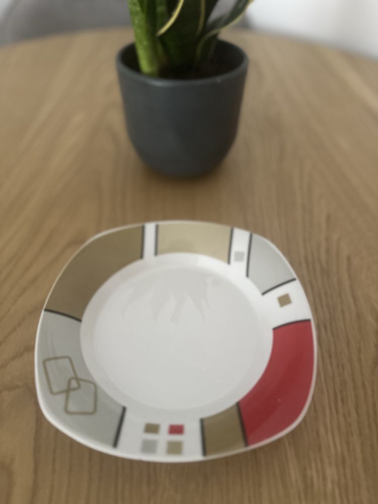 Conjunto de pratos + saladeira