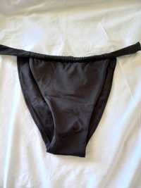 Parte de baixo de bikini da marca Oysho. Em preto e de tamanho S.
