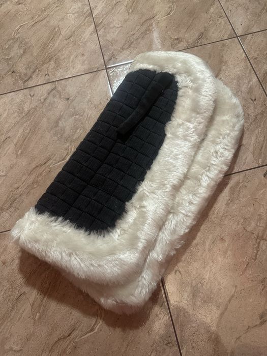 Podkładka z futerkiem pod siodło