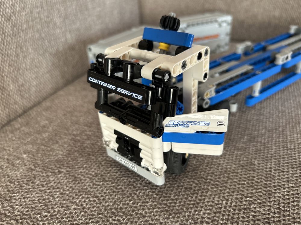 Lego Technic 42062, Plac przeładunkowy