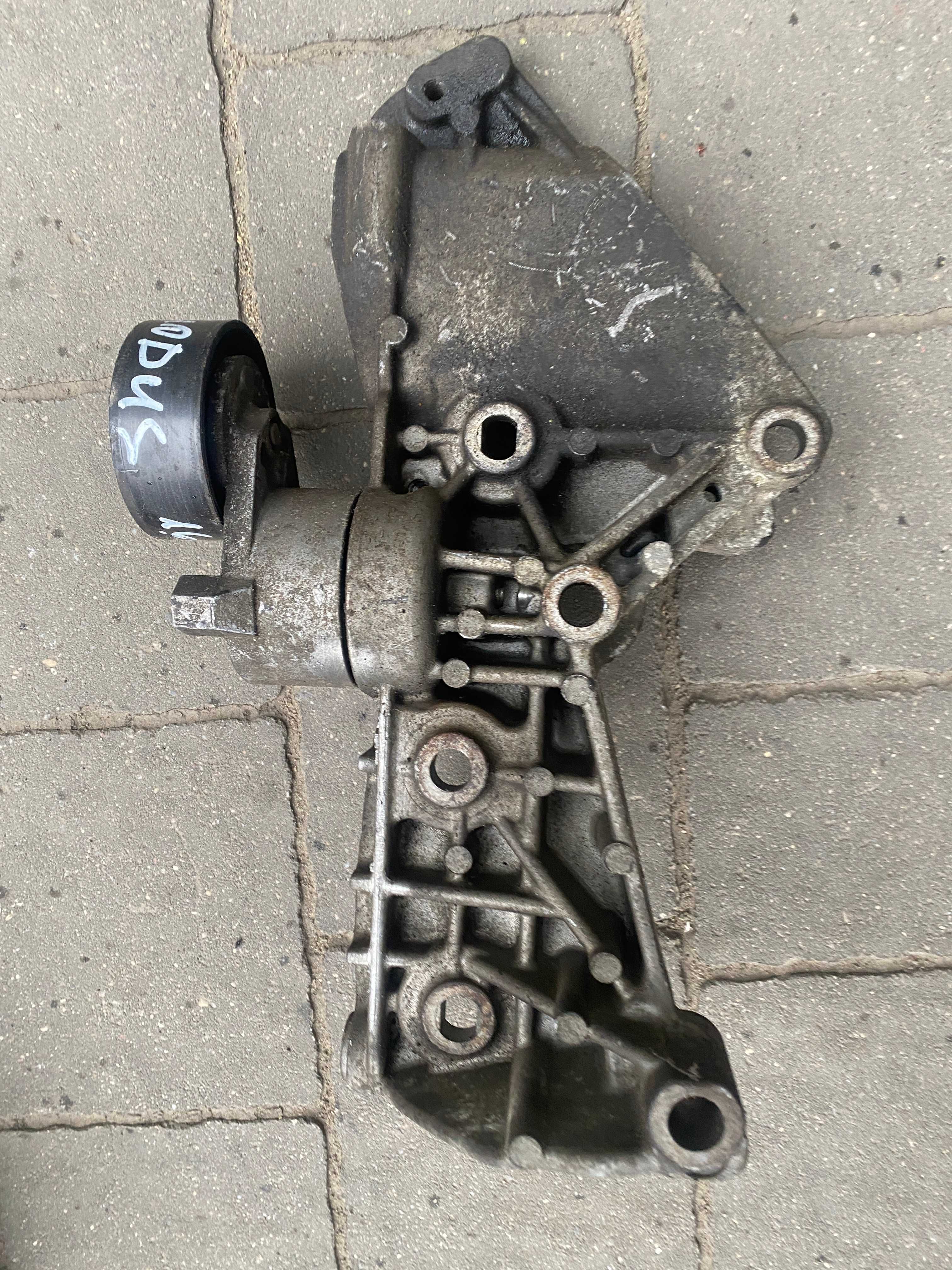 Łapa alternatora Renault Modus 1.6 16V 8200.4250.34.
