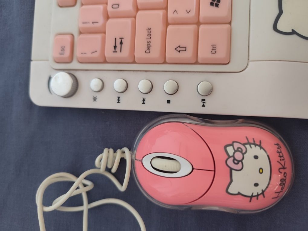 Teclado e rato da HELLO KITTY.. super completo com muitos acessórios