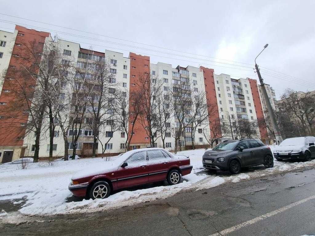 Продаж 2-к квартири вул. Лук`янівська, 27. Житловий стан. Без комісії