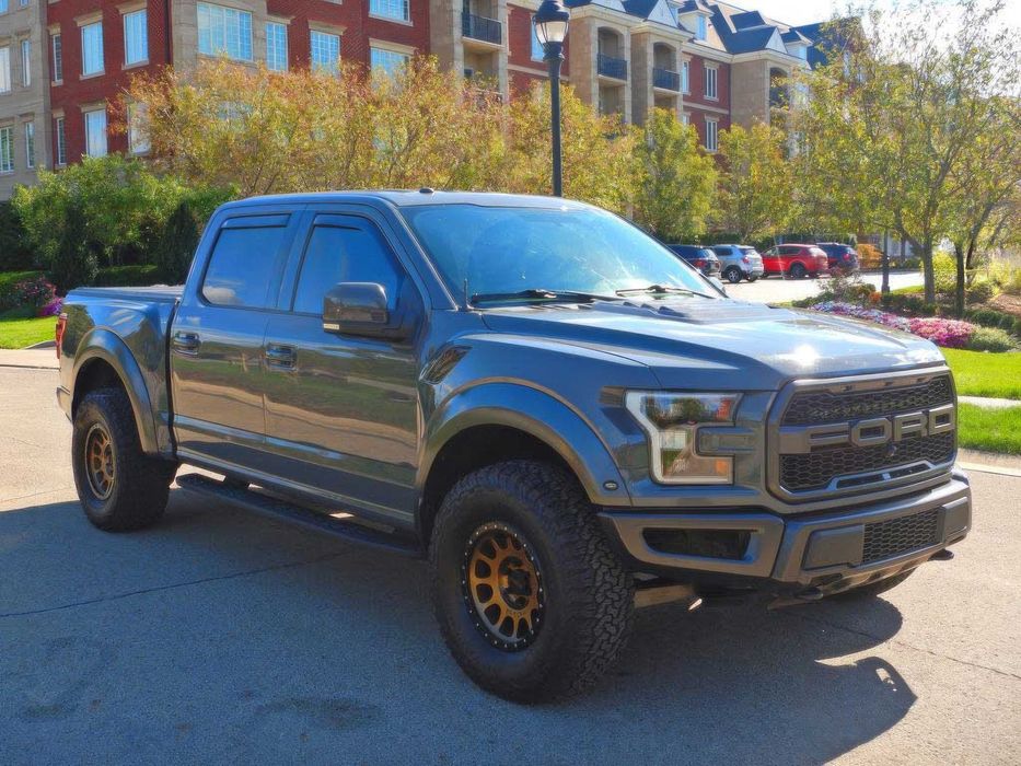 Ford F-150 Raptor SuperCrew      2018