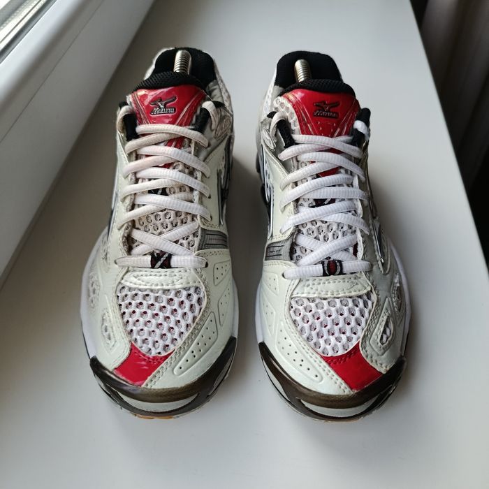 Волейбольні кросівки Mizuno Wave Tornado 6 розм.36.5