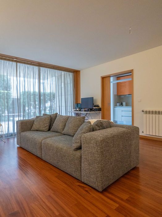 Sofá cinzento moderno e confortável – 4 lugares - 2,5m de largura