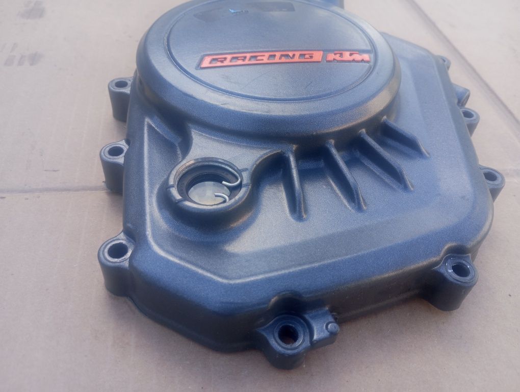 Pokrywa dekiel kapa misa olejowa silnika RC KTM Duke 125 17 – 23r 1.SA