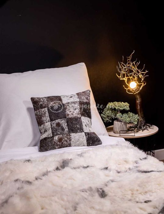 Poduszka/ poszewka patchwork ze skóry krowiej/ bydlęcej (jaś) 40x40 cm