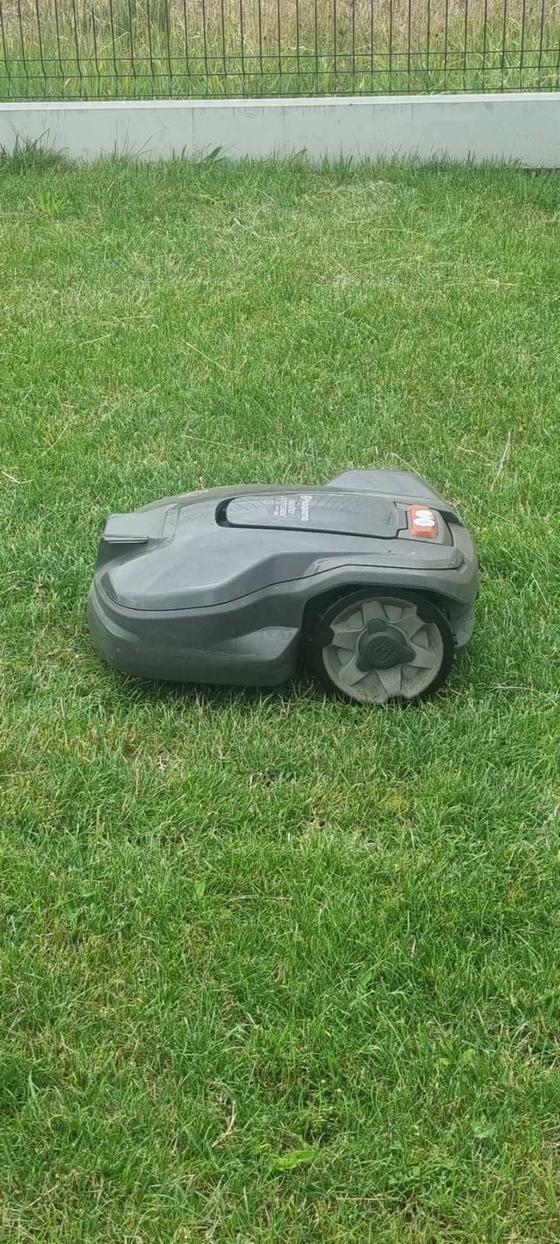 Husqvarna  305 plus aplikacja connect.
