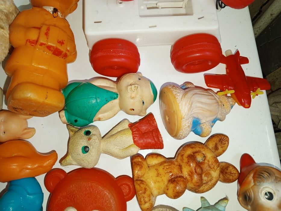 Игрушки СССР резиновые,пластиковые , пистолеты , солдатики,мягкие
