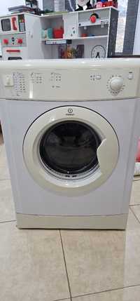 Máquina Secar Roupa INDESIT IDV75