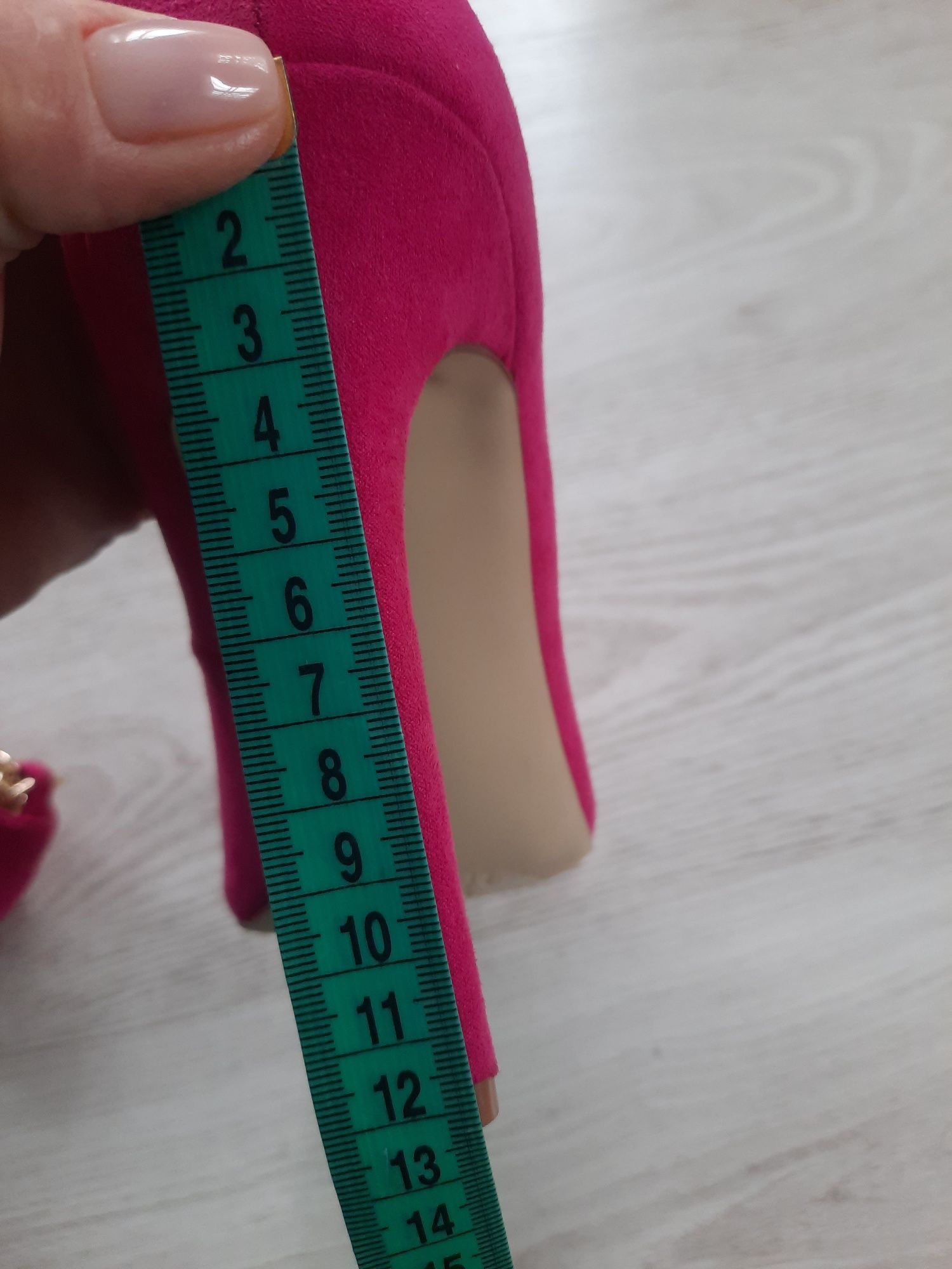 Яркие туфли лодочки Justfab на каблуке с цепочкой  р39